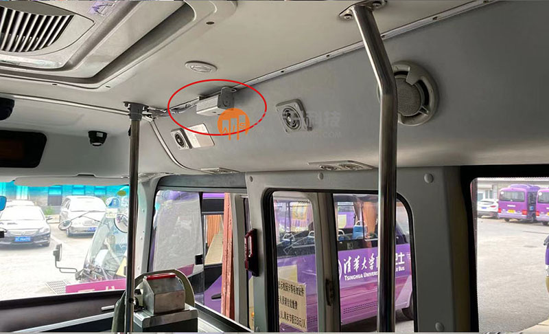 清華大學(xué)校車采用我司車載客流統(tǒng)計系統(tǒng)(圖3) 清華校車2.jpg